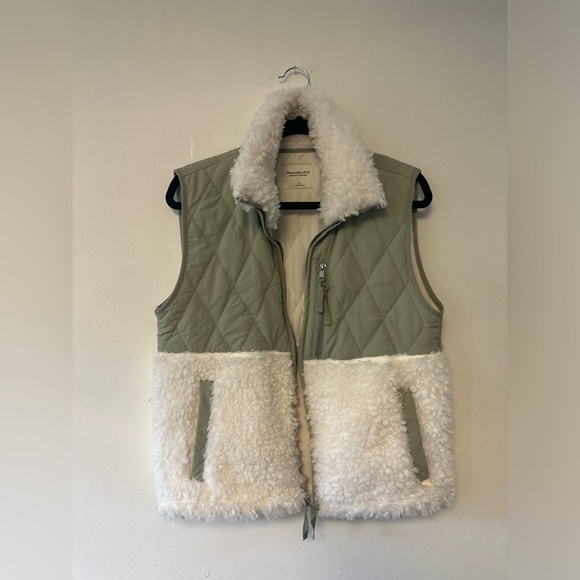 Abercrombie & Fitch vest - Picture 1 of 4